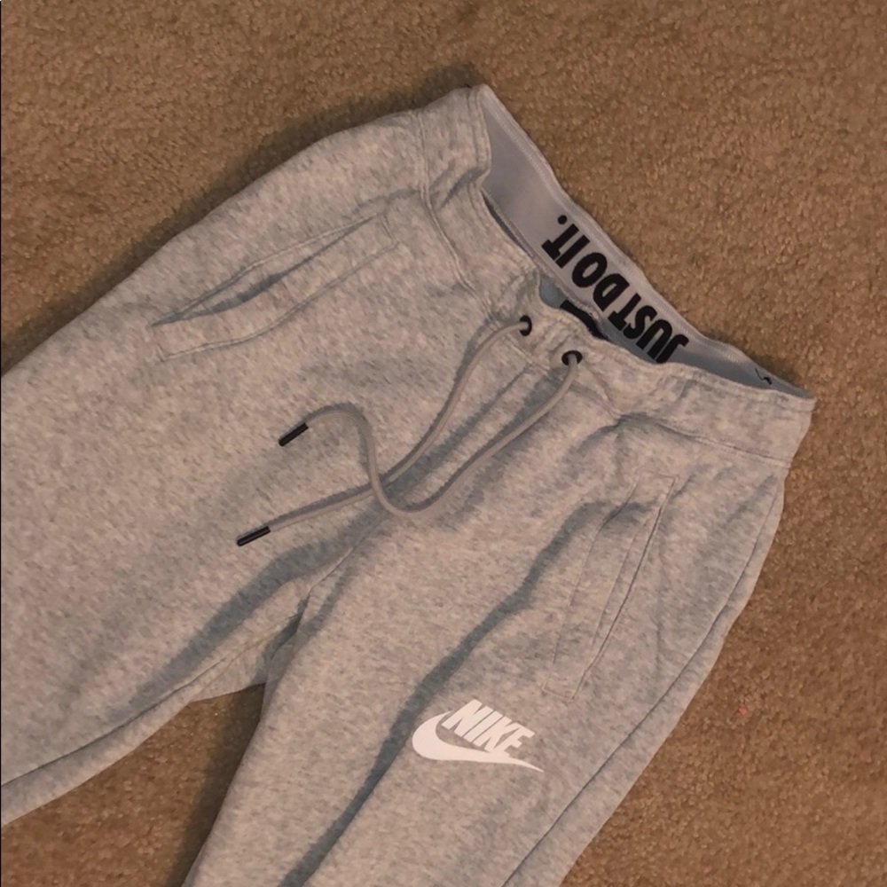 Nike XS Grey Sweatpants (BRAND NEW)
